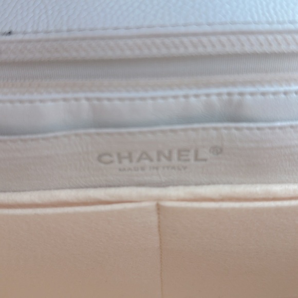 Authentic Caviar White Single Flap Jumbo CHANEL Bag with Box - Picture 15 of 17
